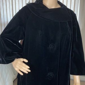Fabulous vintage velvet coat RARELY this condition